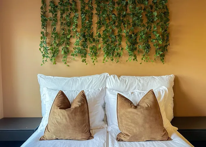 Perfect For Couples - Free Parking & Near Attractions